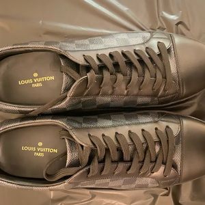 LOUIS VUITTON
Damier Cobalt Frontrow